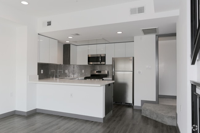 1BR, 1.5BA - 800 SF - 8748 Reading - Townhouse Apartments