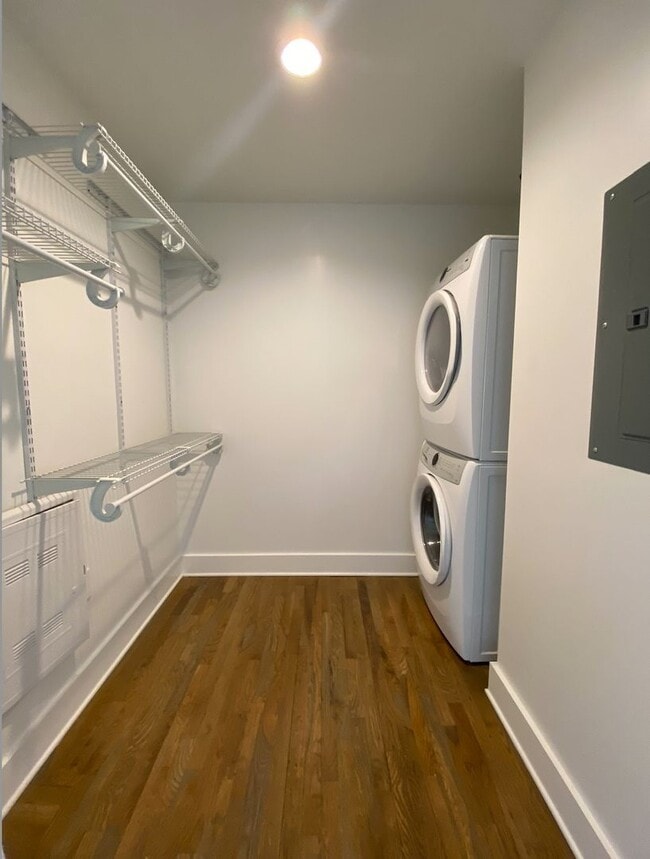 Interior Photo - Lofts At Abrams Fixtures