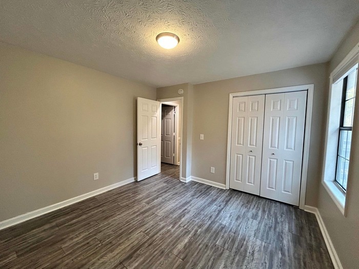 Building Photo - 1008 Tyree Ct S