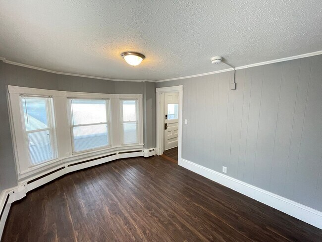 Building Photo - 114 S Jewett St