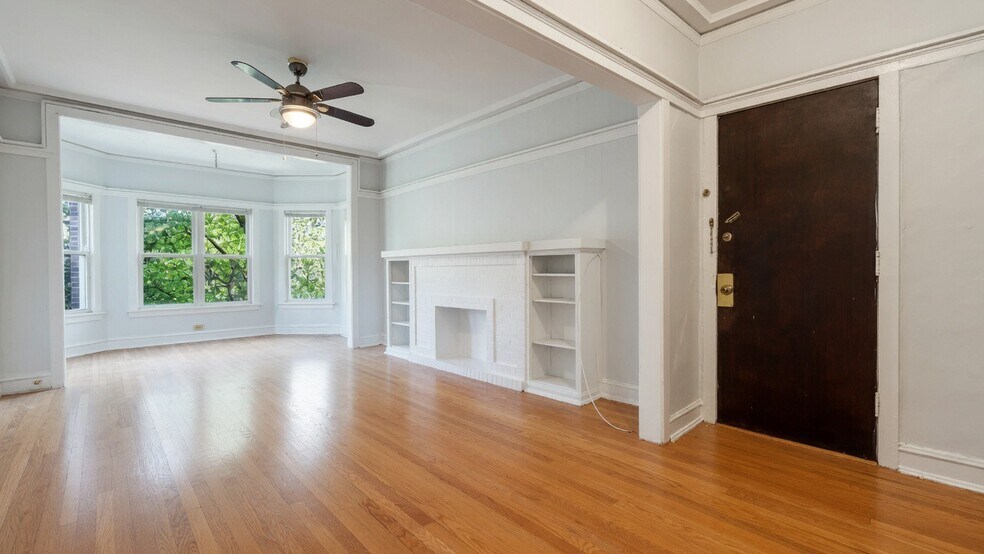 Building Photo - 1441 W North Shore Ave