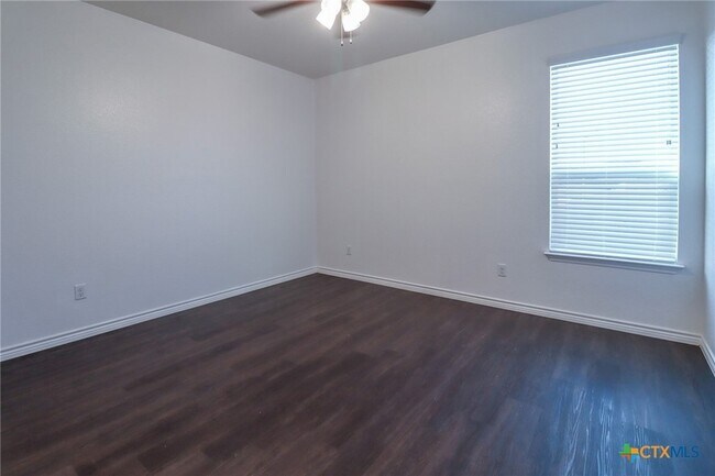 Building Photo - 5005 Rose Gdn Lp