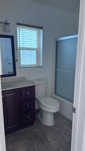 Hall bathroom - 11983 Walnut Ln