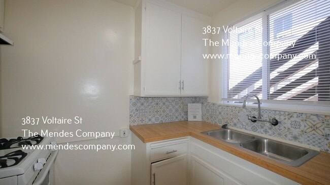 Building Photo - 3837 Voltaire St