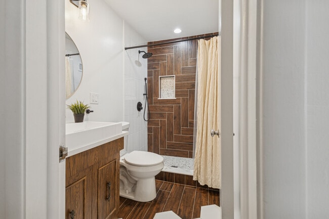 Building Photo - 10454 S Claremont Ave