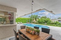 Building Photo - 1424 NE 53rd Ct