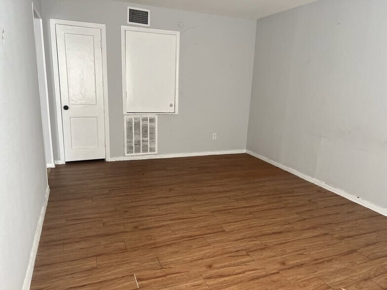 Building Photo - 2811 Rosedale St