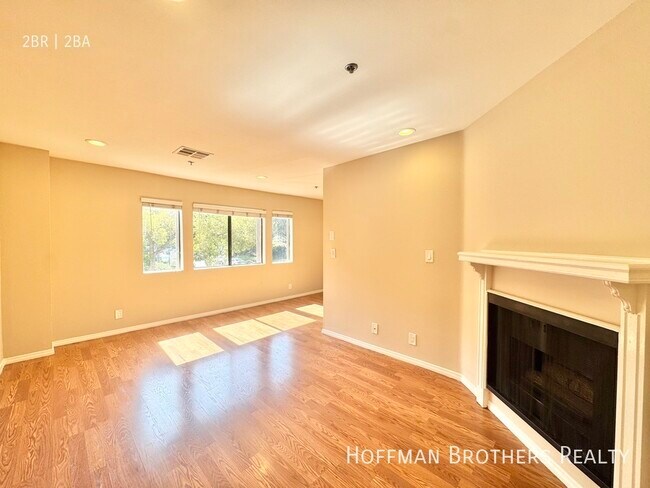 Primary Photo - 102 N Clark Dr