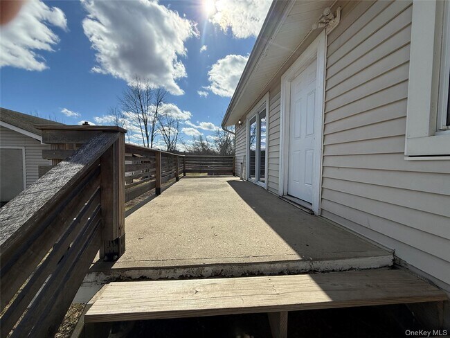 Building Photo - 657 Eatontown Rd