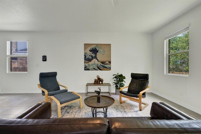 Building Photo - 216 Mary Max Cir