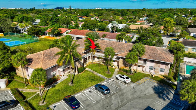 Building Photo - 8431 Royal Palm Blvd