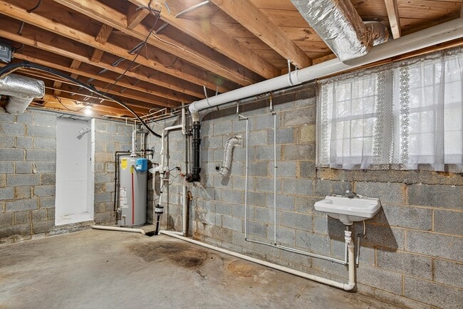 Building Photo - 316 Morningside Dr SW