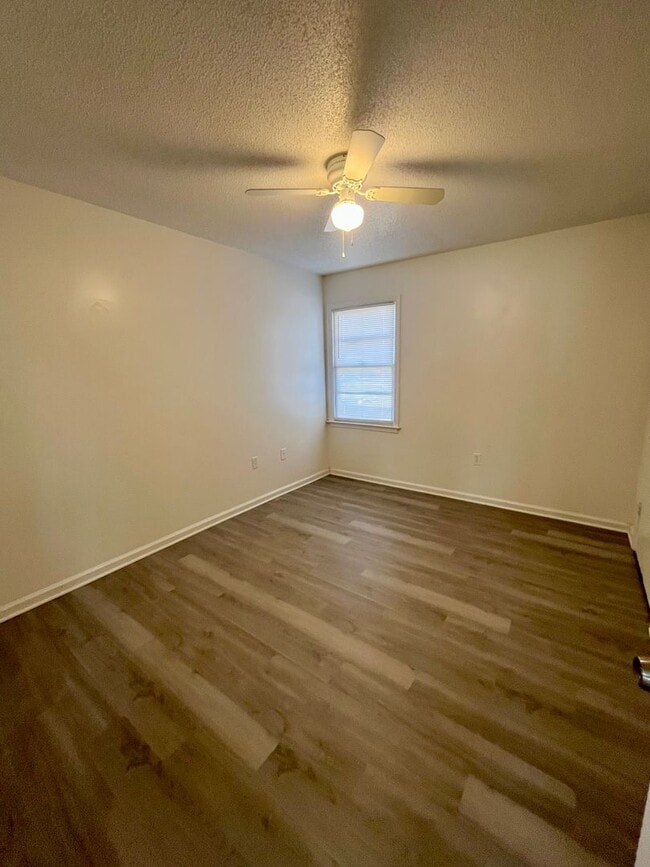 Building Photo - 2409 University Dr