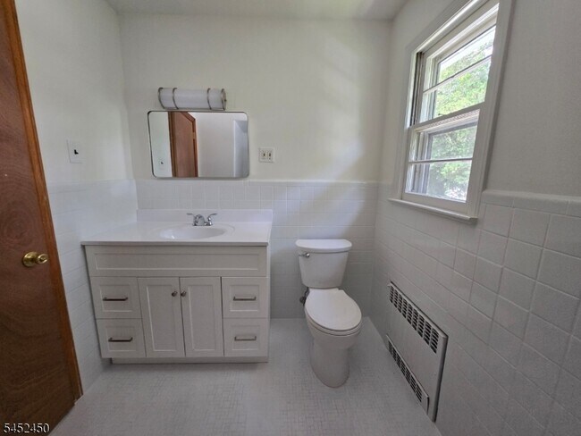 Building Photo - 384 Delawanna Ave