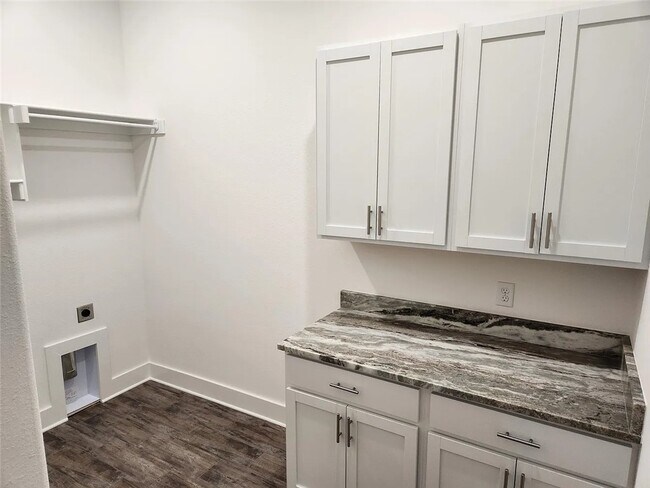 Building Photo - 201 Palm St