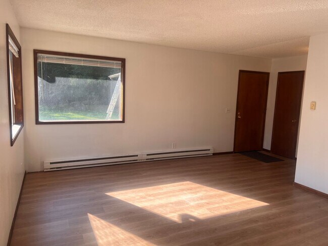 Building Photo - Holiday Savings - $500 Off 1st Months's Rent - Charming 3bd/2 Home