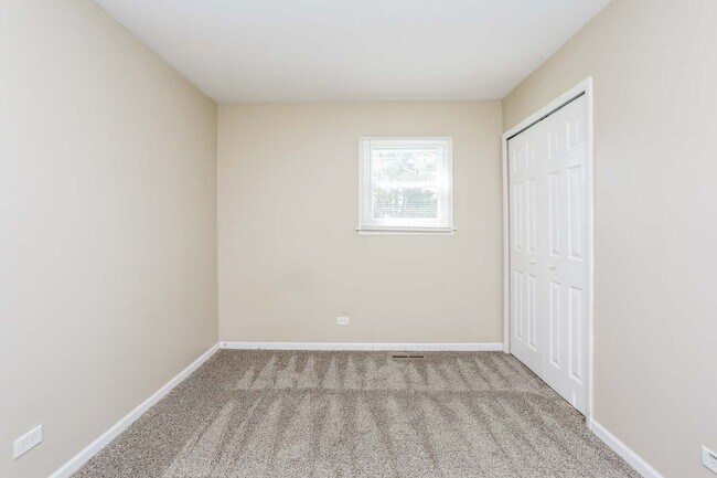 Building Photo - 5824 Orange Ln