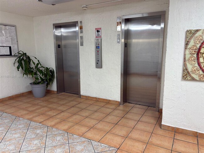 Building Photo - 3551 SW 9th Terrace