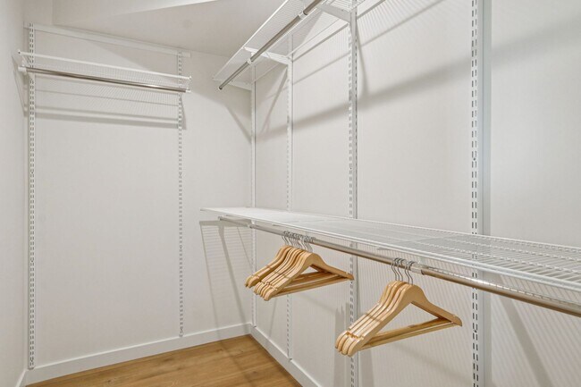 Building Photo - 1422 Tamarind Ave