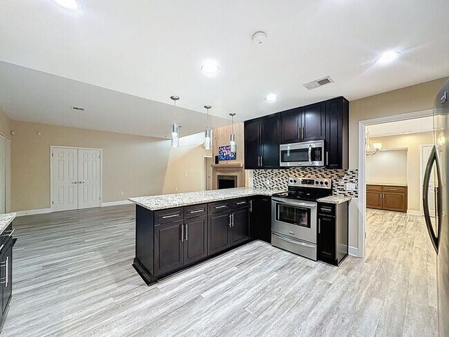 Building Photo - Exquisite Lake County Home with Lake Harris Views