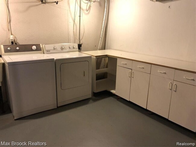 Building Photo - 1653 Wimbledon Dr