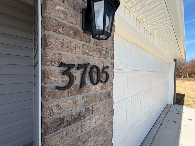 Building Photo - ***3705 N. Carmine Drive***