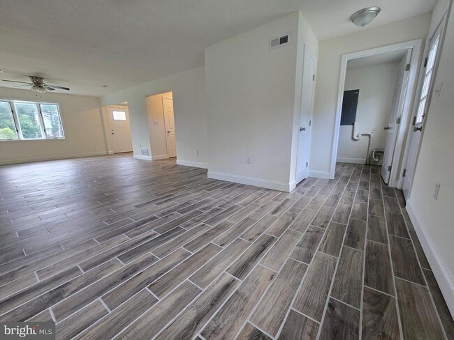 Building Photo - 490 Duck Creek Rd