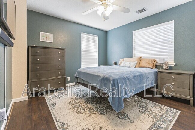 Building Photo - 9810 Moffitt Dr