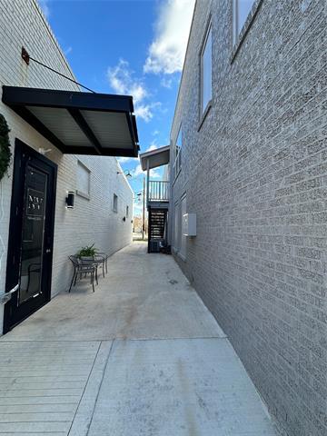 Building Photo - 311 S Locust St