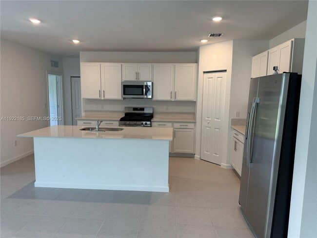 Building Photo - 5885 Sweetwood Dr