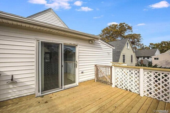 Building Photo - 75 Maxwell Ave