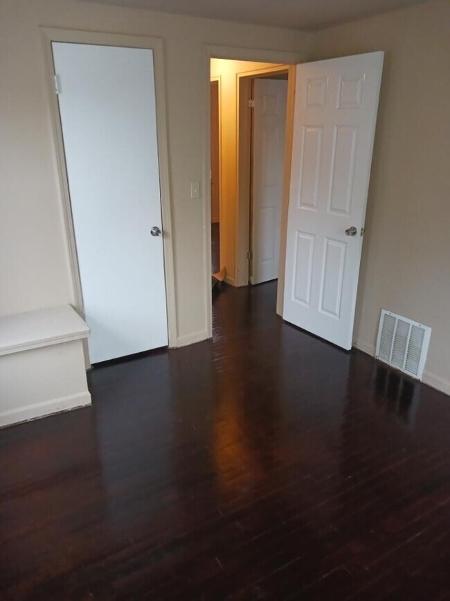 Building Photo - 3364 Ewald Cir