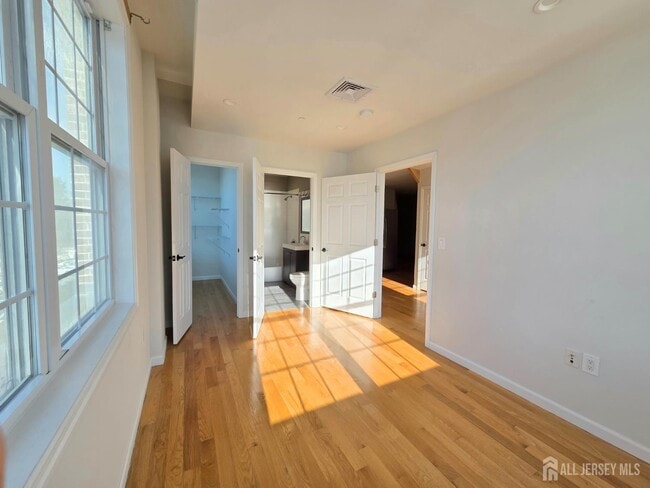 Building Photo - 120 Georges Rd