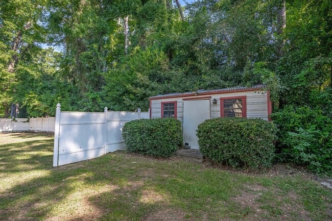 Building Photo - 3533 Greenleaf Rd