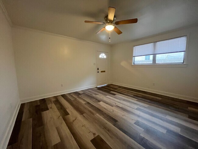 Building Photo - 930 Helios Ave