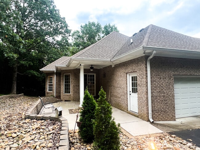 Building Photo - 159 Briggs Hill Rd