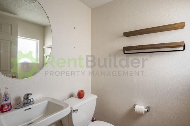 Building Photo - Call to schedule a showing at 505-808-6467