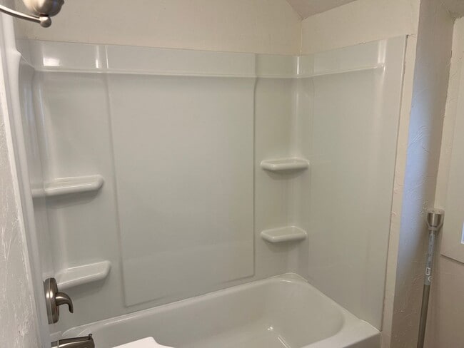 Building Photo - Updated 3 bedroom 1 bathroom house! MOVE I...