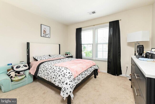 Building Photo - 829 Valemount Terrace NE