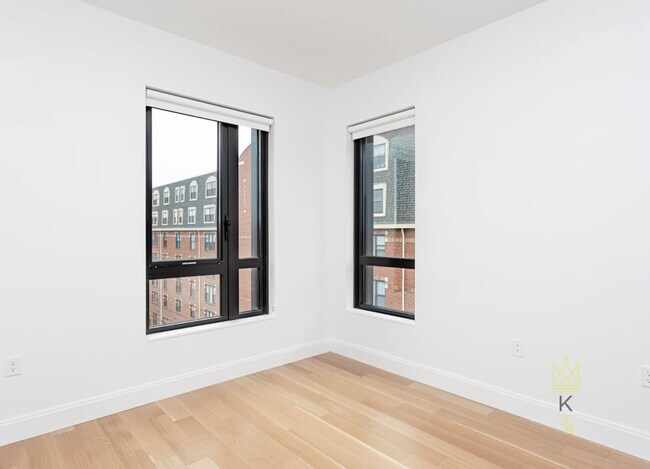 Building Photo - 627 Columbus Ave