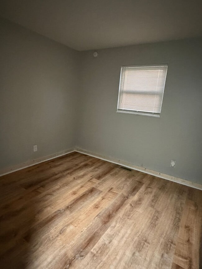 Building Photo - Discover this newly remodeled 3-bedroom, 1-bath home in Indianapolis’s Old Southside.