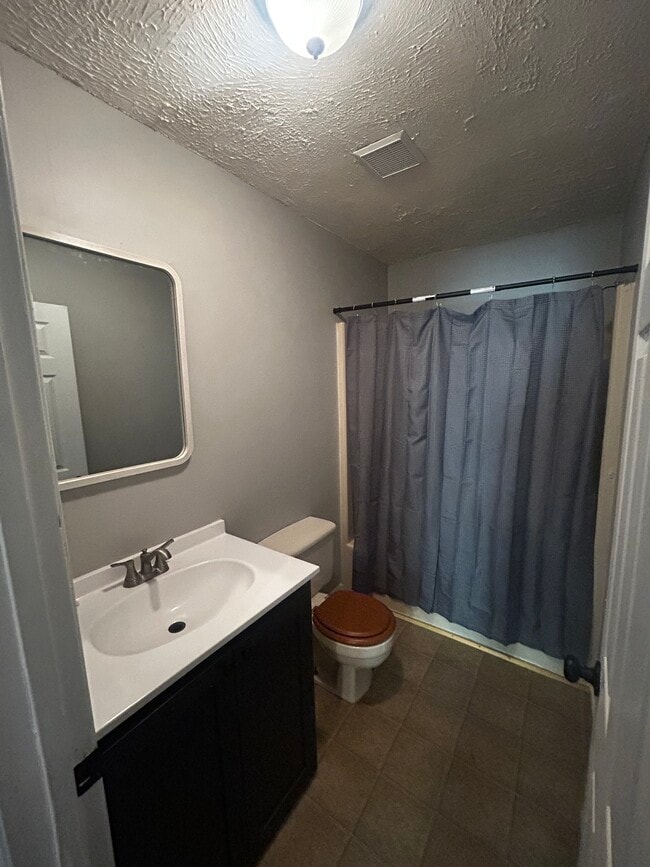 Building Photo - 301 Emerald Dr