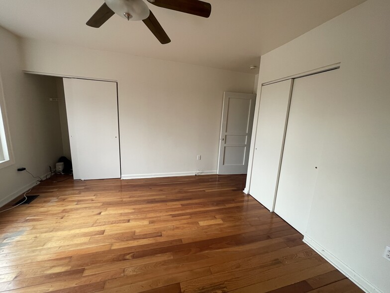 Main bedroom - 495 Snediker Ave