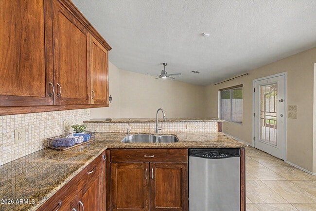 Building Photo - 933 N 94th Pl