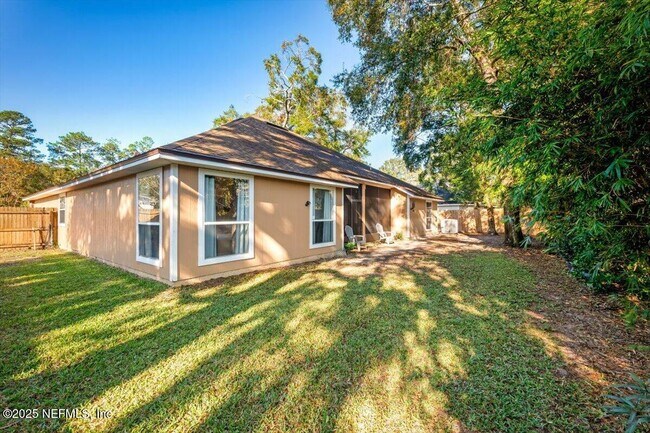 Building Photo - 86198 Meadowwood Dr