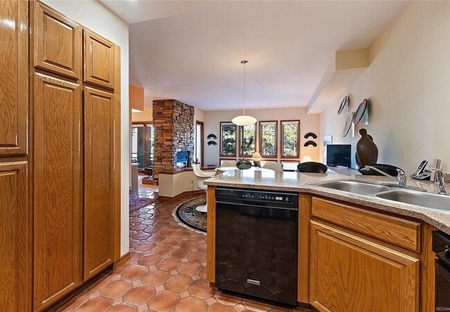 Building Photo - Executive 2BR/3BA Condo with Mountain View...