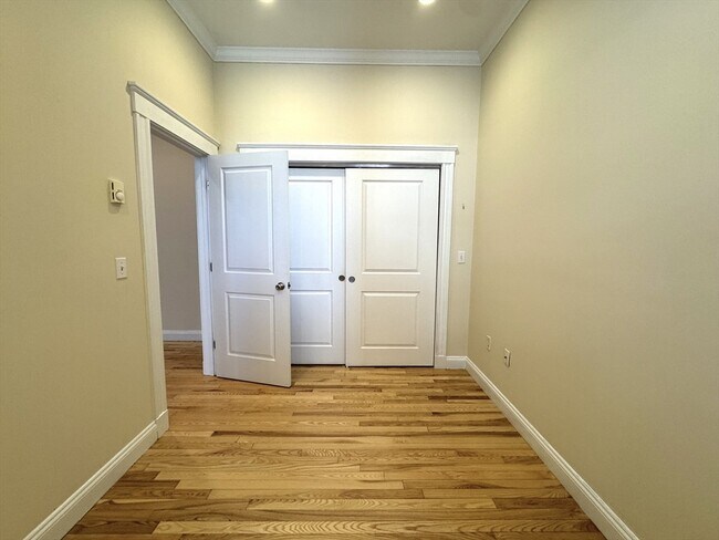 Building Photo - 3 Main St