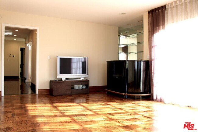 Building Photo - 11502 Dona Teresa Dr