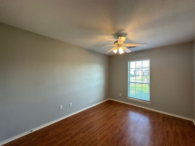 Building Photo - 609 Apple Valley Dr