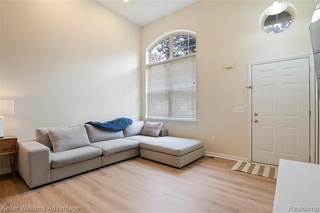 Building Photo - 420 Old Pine Way